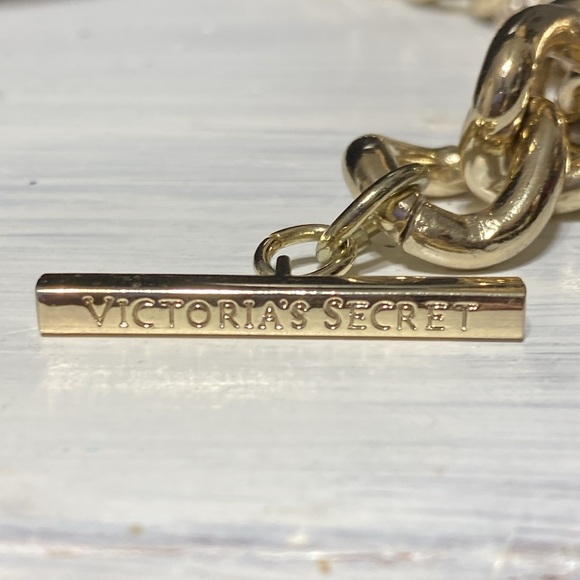 Pretty sparkly Victorias Secret Crystal Chunky Gold tone Curb Chain Bracelet - Picture 13 of 14
